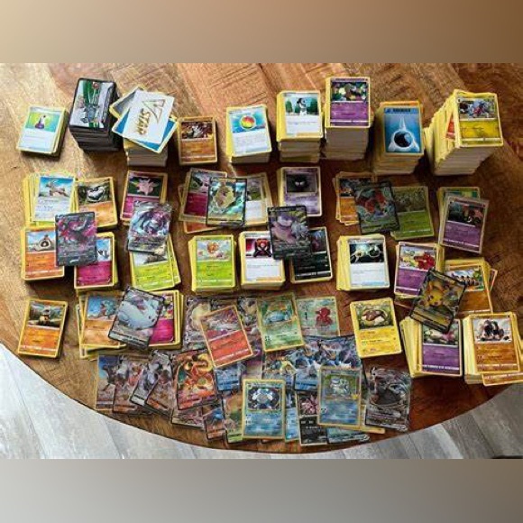 ✨ POKEBALL filled with POKEMON CARDS ✨ - Picture 9 of 10